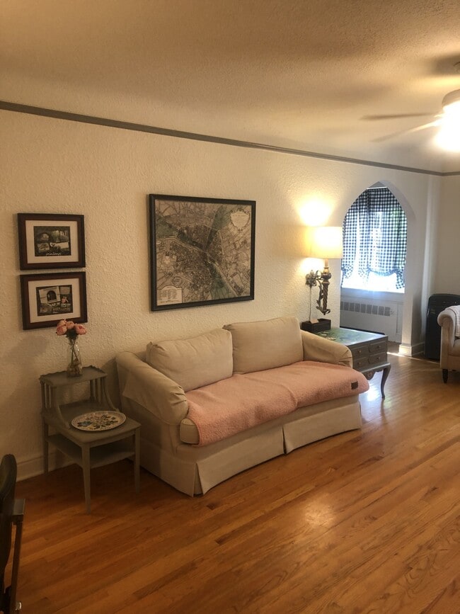 Building Photo - 1060 N Washington St