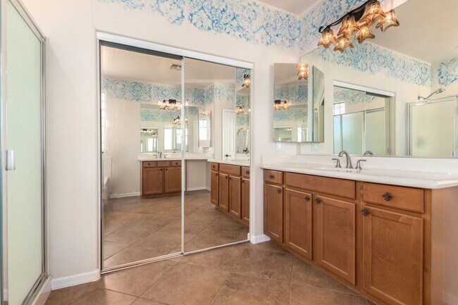 Building Photo - Private pool in highly sought after Goodye...