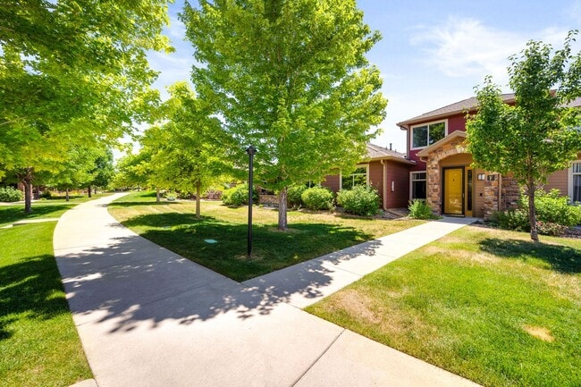Building Photo - Spacious 3BR + Loft in the Palomino Park C...