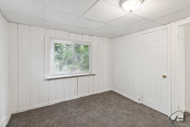 Building Photo - $1500 5 bedroom 2 bath