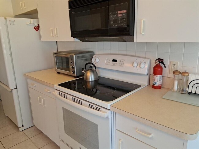 Building Photo - 9142 Cotswald Way