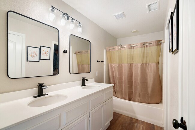 Building Photo - 25349 Silverwood Ln