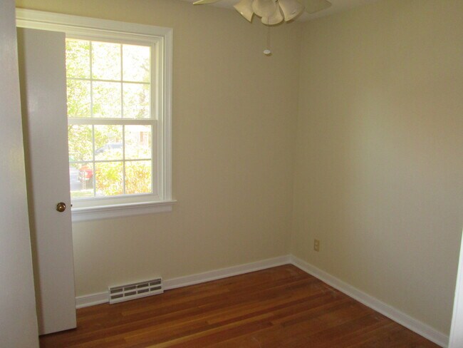 Building Photo - 3914 Longleaf Dr