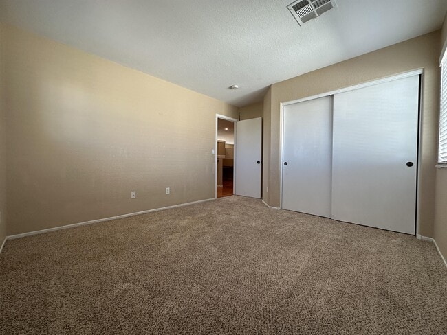 Building Photo - 5537 Spruce Hill Ct