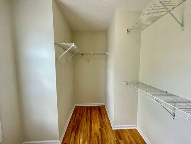 Building Photo - Spacious 4-Bed Haven With 2.5 Baths In Jack Britt District!