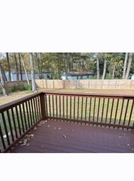 Building Photo - 402 W Cherry St