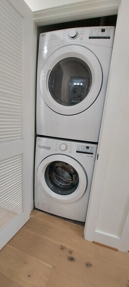 Building Photo - 808 12th St NE