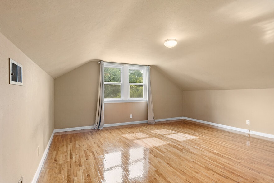 Building Photo - 644 Avenue F