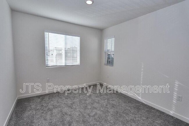 Building Photo - 2097 Shady Tree Cir