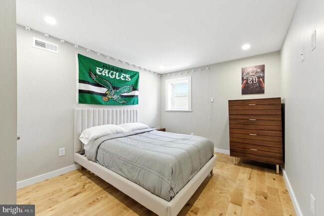 Building Photo - 1937 Dickinson St