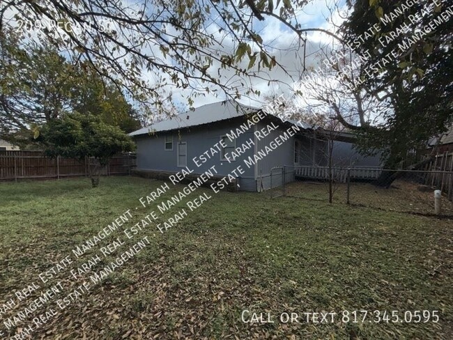 Building Photo - 209 Pecan St