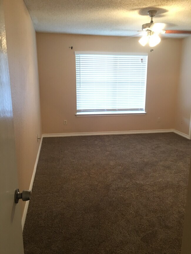 Room 2 - 5611 Northstar Ln