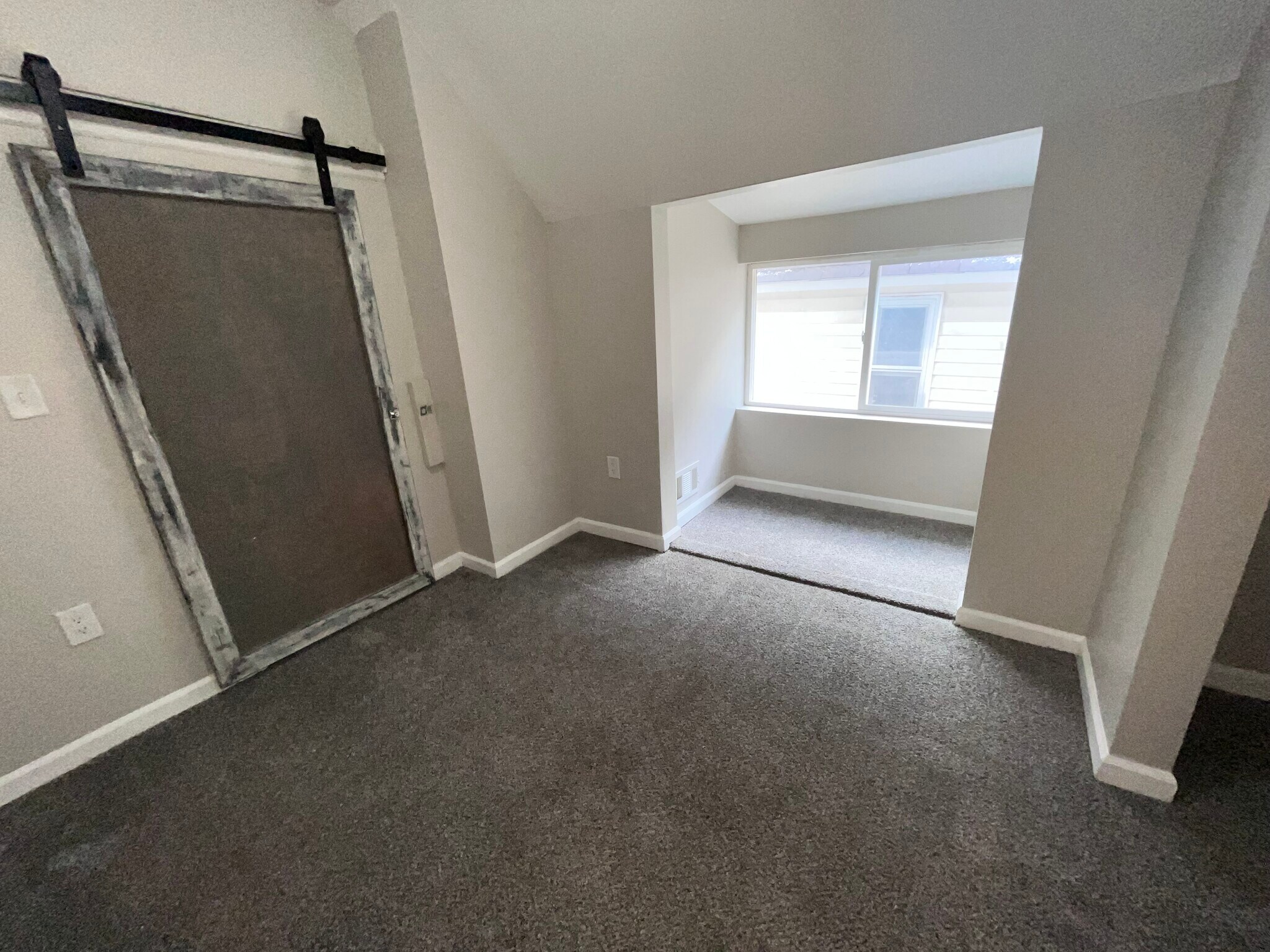 Building Photo - 1404 North Ave NE