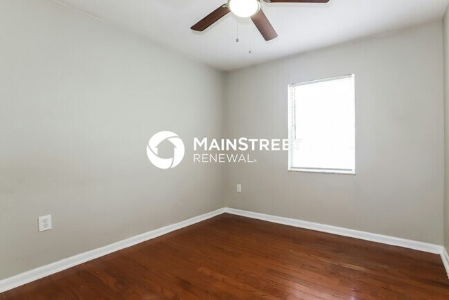 Building Photo - 4 Bedroom Pet-Friendly Home in Lakeland, FL with Main Street Renewal