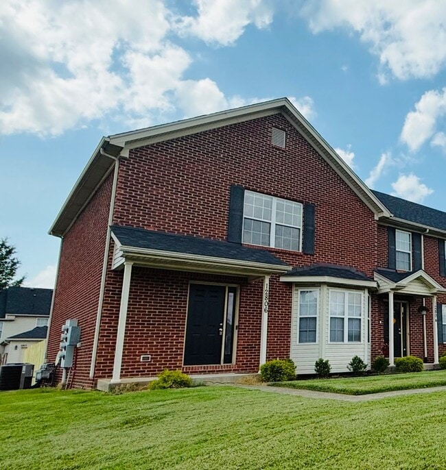 Building Photo - LARGE BEAUTIFUL 3 Bedroom 2.5 Bath Townhou...