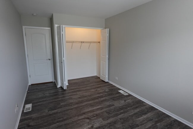 Building Photo - 441 Meadow Green Ln