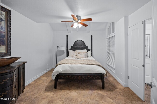 Building Photo - 7118 E Buena Terra Way