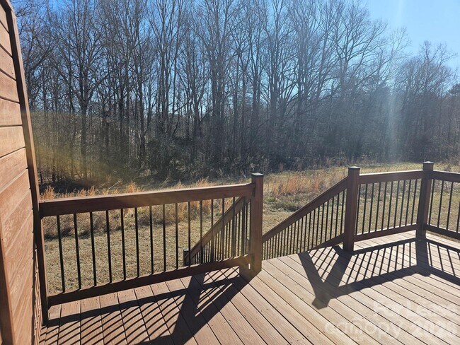 Building Photo - 179 Glen-Gar Dr