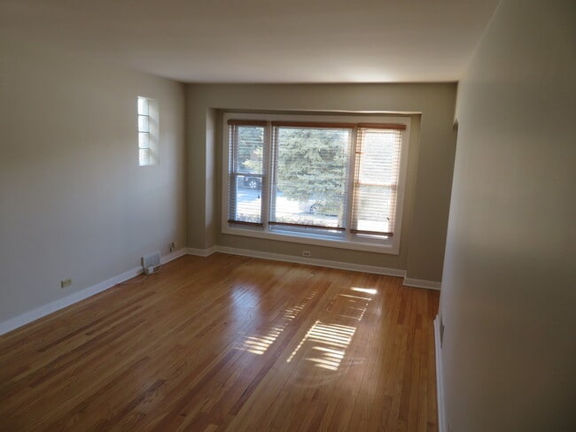 Building Photo - 6948 W Wellington Ave