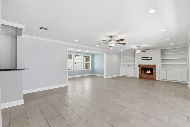 Building Photo - Beautifully Updated 4-Bedroom Home in a Prime Houston Location