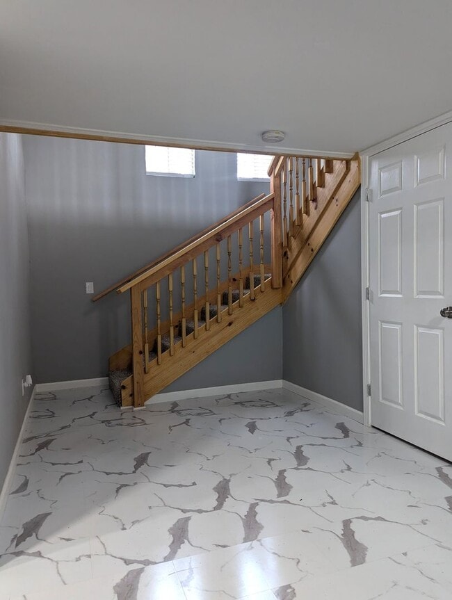 Building Photo - AVAILABLE NOW - $300 OFF 1ST FULL MONTH Modern Remodeled 3BR Home with Bonus Loft & Spacious Livi...