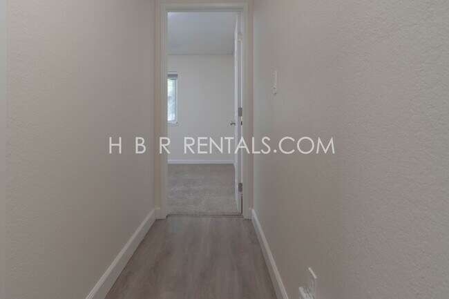 Building Photo - 1107 Douglas Fir Dr