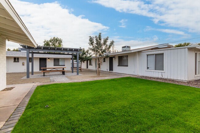 Building Photo - 1 Bed | 1 Bath -  Tempe Courtyard Style Unit