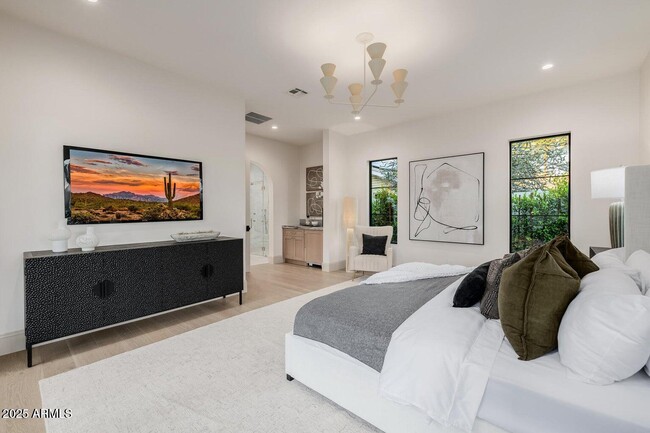 Building Photo - 3301 E Elm St