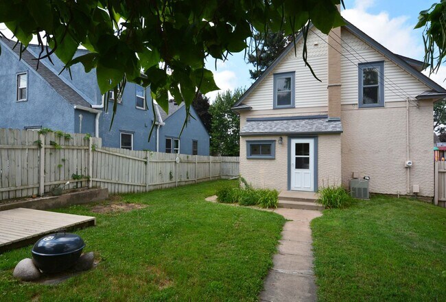 Building Photo - 3BD Home with Deck, Fenced Yard & Garage—S...