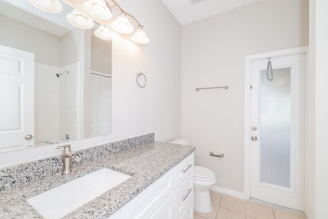 Building Photo - 552 Viceroy Ct