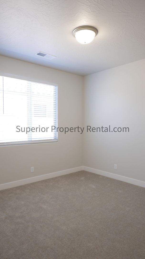 Building Photo - Newer 3 Bed, 2 Bath home in Brio