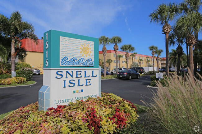 Building Photo - Snell Isle Luxury Waterfront Apartment Homes