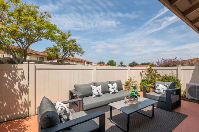 Building Photo - Turnkey 3 Bed/2 Ba in Encinitas' Finest 55...