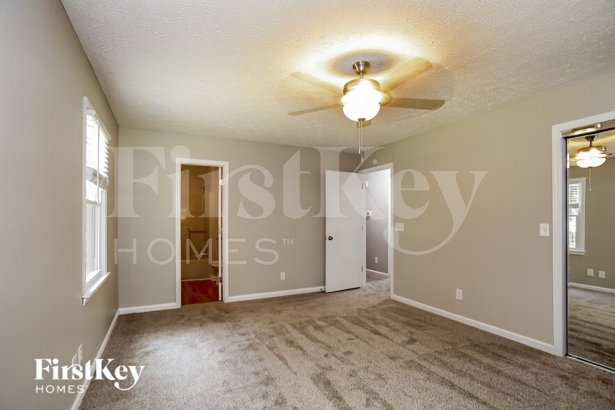 Building Photo - 127 McWhirter Pl