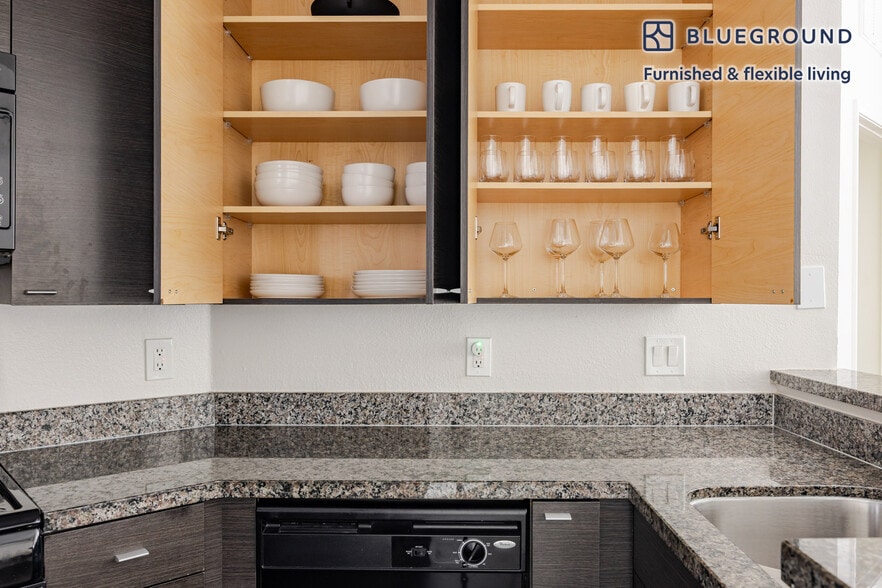 Building Photo - 13603 Marina Pointe Dr