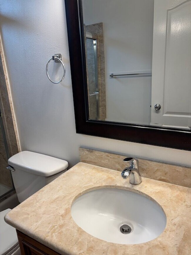 Building Photo - Large 2-Story home in a quiet Cul-de-sac