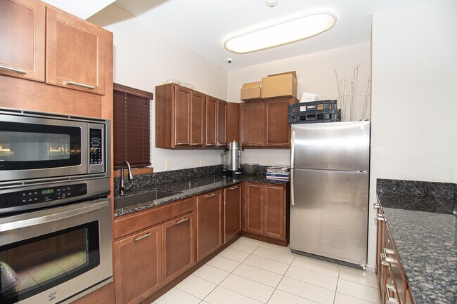 Building Photo - 8410 Brussels Way