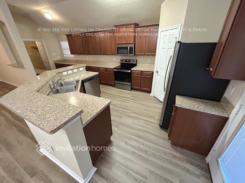 Building Photo - 6537 Sierra Madre Dr