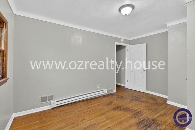 Building Photo - 837 Colburn St