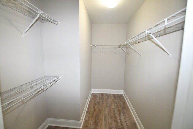 Building Photo - 486 Sussex Dr SW