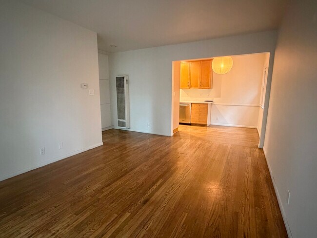 living room - 622 Venezia Ave