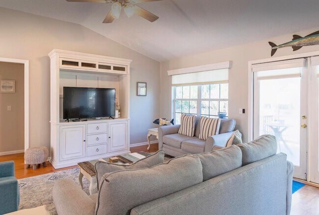 Building Photo - 5340 4th St