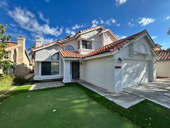 Building Photo - STUNNING 4 BEDROOM 3 BATH, 2 STORY HOME WI...