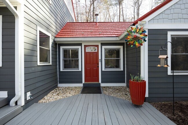 Building Photo - Beautifully renovated large home in CHCCS school district! Available mid-June!