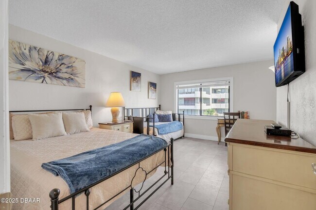 Building Photo - 1404 N Atlantic Ave