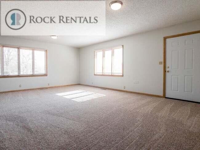 Building Photo - 228 E 5th Ave