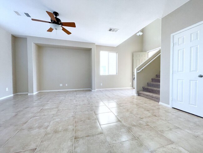 Building Photo - Spacious Living, Granite Counters, Great Location!