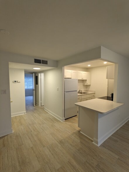 Building Photo - 359 S McMullen Booth Rd