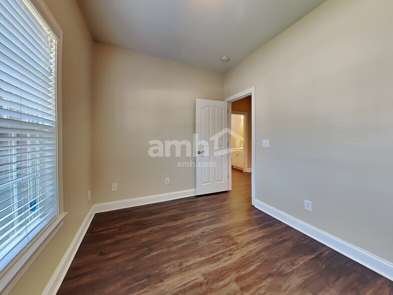 Building Photo - 810 Winterside Ln