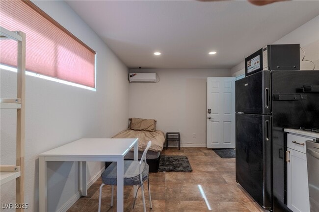 Building Photo - 100 N Ocotillo St